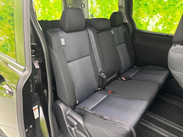 ヴォクシー ４ＷＤ　ＺＳ　保証書／社外　ＳＤナビ／両側電動スライドドア／ヘッドランプ　ＬＥＤ／ＥＴＣ／ＥＢＤ付ＡＢＳ／横滑り防止装置／アイドリングストップ／フルセグＴＶ／エアバッグ　運転席／エアバッグ　助手席　ワンオーナー（5枚目）