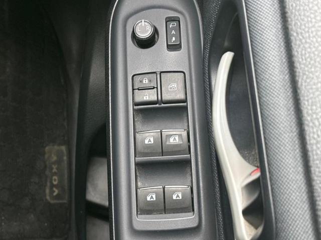 ヴォクシー ４ＷＤ　ＺＳ　保証書／社外　ＳＤナビ／両側電動スライドドア／ヘッドランプ　ＬＥＤ／ＥＴＣ／ＥＢＤ付ＡＢＳ／横滑り防止装置／アイドリングストップ／フルセグＴＶ／エアバッグ　運転席／エアバッグ　助手席　ワンオーナー（29枚目）