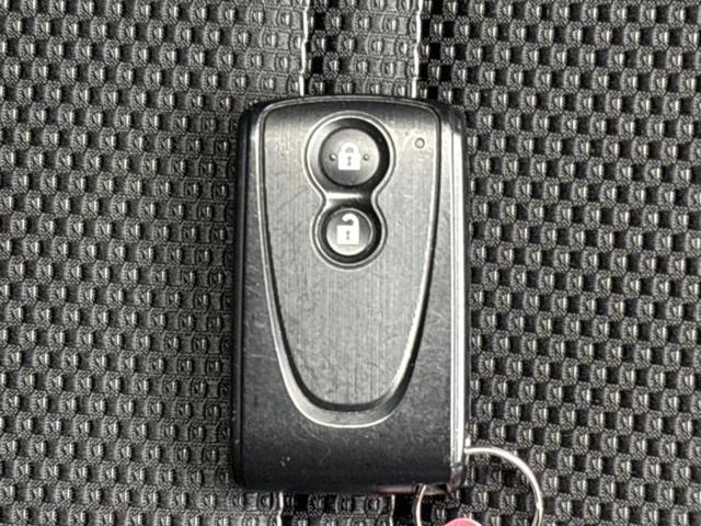 コペン ローブ　新品タイヤ／社外　ＳＤナビ／シートヒーター／ヘッドランプ　ＬＥＤ／ＥＢＤ付ＡＢＳ／横滑り防止装置／フルセグＴＶ／エアバッグ　運転席／エアバッグ　助手席／アルミホイール　純正　１６インチ　盗難防止装置（33枚目）