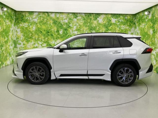 ＲＡＶ４ ４ＷＤハイブリッドＧ　新品タイヤ／ＴＲＤエアロ／保証書／ディスプレイオーディオ＋ナビ／デジタルインナーミラー／衝突安全装置／シートヒーター／車線逸脱防止支援システム／シート　フルレザー／電動バックドア　革シート　フルエアロ（2枚目）