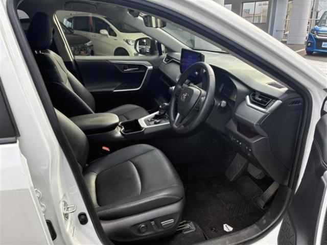 ＲＡＶ４ ４ＷＤハイブリッドＧ　新品タイヤ／ＴＲＤエアロ／保証書／ディスプレイオーディオ＋ナビ／デジタルインナーミラー／衝突安全装置／シートヒーター／車線逸脱防止支援システム／シート　フルレザー／電動バックドア　革シート　フルエアロ（5枚目）