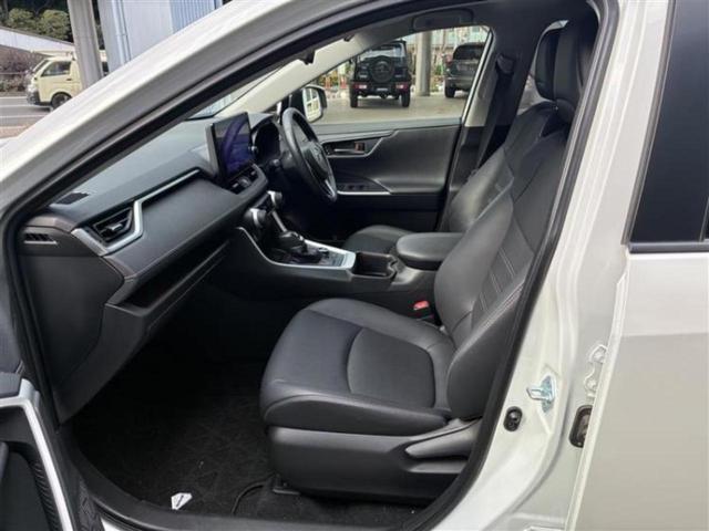 ＲＡＶ４ ４ＷＤハイブリッドＧ　新品タイヤ／ＴＲＤエアロ／保証書／ディスプレイオーディオ＋ナビ／デジタルインナーミラー／衝突安全装置／シートヒーター／車線逸脱防止支援システム／シート　フルレザー／電動バックドア　革シート　フルエアロ（6枚目）