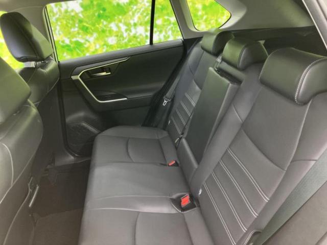 ＲＡＶ４ ４ＷＤハイブリッドＧ　新品タイヤ／ＴＲＤエアロ／保証書／ディスプレイオーディオ＋ナビ／デジタルインナーミラー／衝突安全装置／シートヒーター／車線逸脱防止支援システム／シート　フルレザー／電動バックドア　革シート　フルエアロ（7枚目）