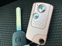 シーズ　新品タイヤ／純正　ＳＤナビ／ヘッドランプ　ＨＩＤ／ＥＴＣ／ＥＢＤ付ＡＢＳ／ワンセグＴＶ／エアバッグ　運転席／エアバッグ　助手席／パワーウインドウ／キーレスエントリー／オートエアコン　ＨＩＤヘッドライト（35枚目）