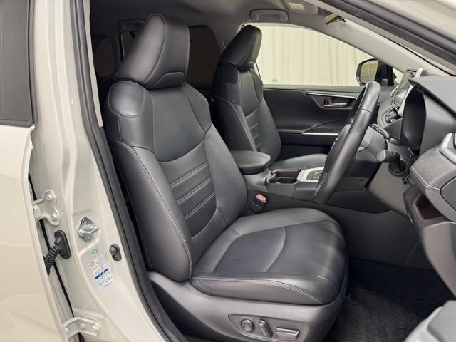 RAV4 ハイブリッドG 衝突被害軽減装置 ドライブレコーダ ワンオーナ- バックモニター 整備記録簿 地デジTV LEDヘッドライト スマキー 電動シ-ト AWD TVナビ パワステ 横滑り防止装置 クルコン AAC AW(16枚目)