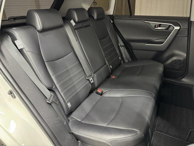 RAV4 ハイブリッドG 衝突被害軽減装置 ドライブレコーダ ワンオーナ- バックモニター 整備記録簿 地デジTV LEDヘッドライト スマキー 電動シ-ト AWD TVナビ パワステ 横滑り防止装置 クルコン AAC AW(17枚目)