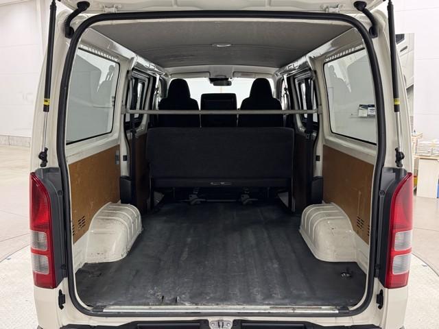 ハイエースバン ロングＤＸ　ブレーキサポート　リアカメラ　ＰＷ　運転席エアバッグ　ナビテレビ　横滑り防止　整備点検記録簿　イモビ付　パワーステアリング　エアコン　ミュージックプレイヤー接続可　ＡＢＳ　キーレス　ワンセグテレビ（17枚目）