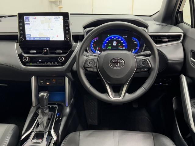 カローラクロス ハイブリッド　Ｚ　衝突軽減Ｂ　スマキ－　ワンオーナ　半レザー　Ｂモニター　アクティブクルーズコントロール　メモリナビ　アイドリングストップ　イモビ　ＬＥＤ　ＡＣ　運転席Ｐシート　メディアプレイヤー接続　キーレス　アルミ（4枚目）