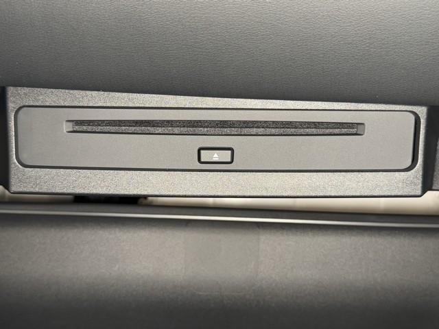 ヴォクシー S-Z DVD再生機能 スマートキープッシュスタート 両側電動パワースライドドア パワーウインドウ ETC車載器 LEDライト デュアルエアコン アルミホイール 盗難防止装置 記録簿 横滑り防止機能 ナビTV(9枚目)