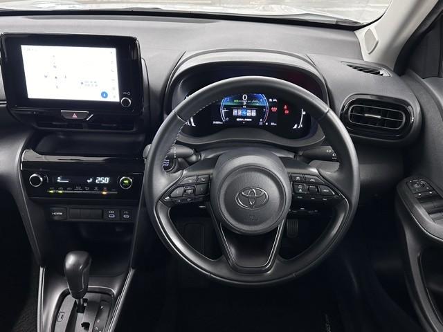 ヤリスクロス Ｇ　ＥＴＣ装備　リヤカメラ　点検記録簿　スマートエントリー　イモビライザー　オートエアコン　アルミホイール　キーレス　パワーウィンドウ　クルコン　ＡＢＳ　ドライブレコーダー　エアバッグ　パワーステアリング（4枚目）