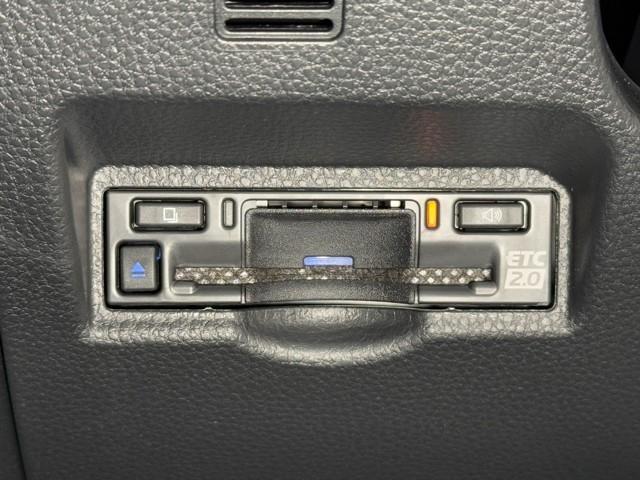 ノア ハイブリッドS-G 両電動ドア 衝突回避ブレーキ ダブルエアコン 100V イモビ クルコン バックガイドモニター 横滑り防止装置 LEDヘッドライト ドライブレコーダー キーレス スマートキー 3列シート DVD再生(8枚目)