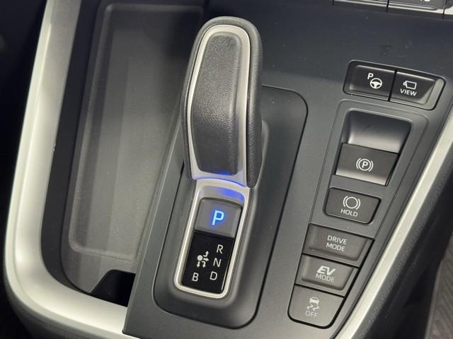 ノア ハイブリッドS-G 両電動ドア 衝突回避ブレーキ ダブルエアコン 100V イモビ クルコン バックガイドモニター 横滑り防止装置 LEDヘッドライト ドライブレコーダー キーレス スマートキー 3列シート DVD再生(11枚目)