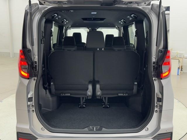 ノア ハイブリッドS-G 両電動ドア 衝突回避ブレーキ ダブルエアコン 100V イモビ クルコン バックガイドモニター 横滑り防止装置 LEDヘッドライト ドライブレコーダー キーレス スマートキー 3列シート DVD再生(17枚目)