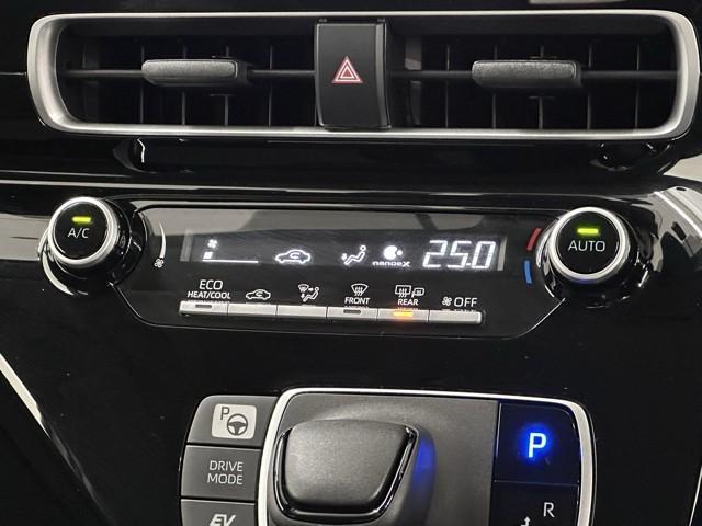 アクア Ｘ　踏み間違い防止　１００Ｖ　イモビ　ナビ＆ＴＶ　ドライブレコーダー　フルセグ　点検記録簿　ＬＥＤヘッドライト　スマートキー　横滑り防止機能　キーレスエントリー　アルミホイール　オートクルーズ　ＥＴＣ（9枚目）