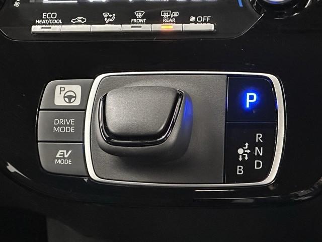 アクア Ｘ　踏み間違い防止　１００Ｖ　イモビ　ナビ＆ＴＶ　ドライブレコーダー　フルセグ　点検記録簿　ＬＥＤヘッドライト　スマートキー　横滑り防止機能　キーレスエントリー　アルミホイール　オートクルーズ　ＥＴＣ（10枚目）