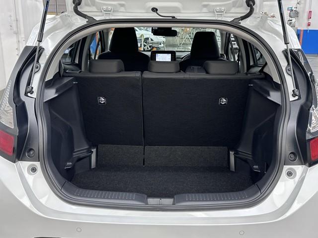 アクア Ｘ　踏み間違い防止　１００Ｖ　イモビ　ナビ＆ＴＶ　ドライブレコーダー　フルセグ　点検記録簿　ＬＥＤヘッドライト　スマートキー　横滑り防止機能　キーレスエントリー　アルミホイール　オートクルーズ　ＥＴＣ（19枚目）