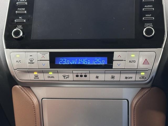 ランドクルーザープラド TX Lパッケージ 70thアニバーサリーリミテッド パートタイム4WD メディアプレイヤー接続 LEDランプ Bカメラ サンル-フ 記録簿 3列シート メモリーナビ オートエアコン 革シート スマートキー ドラレコ 寒冷地 ナビ&TV ETC キーレス(9枚目)