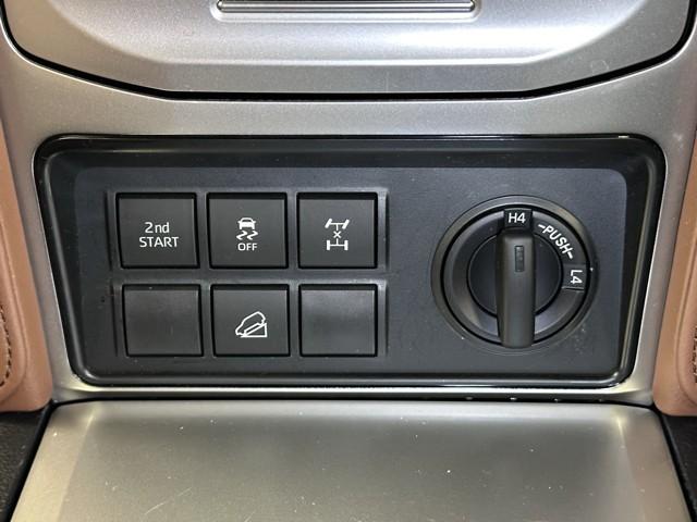 ランドクルーザープラド TX Lパッケージ 70thアニバーサリーリミテッド パートタイム4WD メディアプレイヤー接続 LEDランプ Bカメラ サンル-フ 記録簿 3列シート メモリーナビ オートエアコン 革シート スマートキー ドラレコ 寒冷地 ナビ&TV ETC キーレス(13枚目)