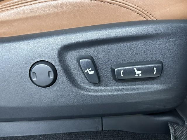 ランドクルーザープラド TX Lパッケージ 70thアニバーサリーリミテッド パートタイム4WD メディアプレイヤー接続 LEDランプ Bカメラ サンル-フ 記録簿 3列シート メモリーナビ オートエアコン 革シート スマートキー ドラレコ 寒冷地 ナビ&TV ETC キーレス(15枚目)