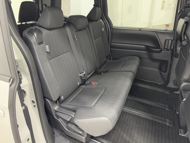 ノア ハイブリッドＳ－Ｇ　両電動ドア　衝突回避ブレーキ　ダブルエアコン　イモビ　クルコン　バックガイドモニター　横滑り防止装置　ＬＥＤヘッドライト　ドライブレコーダー　キーレス　スマートキー　３列シート　アイドリングストップ（15枚目）