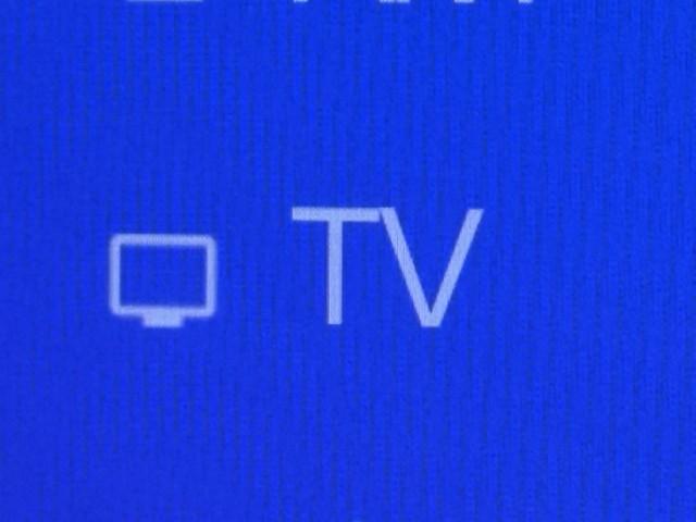 クラウンクロスオーバー Ｇアドバンスド　衝突軽減装置　フルセグテレビ　クルコン　横滑防止装置　ドライブレコーダー　ＬＥＤヘッドライト　記録簿　Ｂカメラ　Ｐシート　ＥＴＣ　オートエアコン　ＡＣ１００Ｖ電源　１オーナー　ＡＵＸ　エアバッグ　ＴＶ（6枚目）