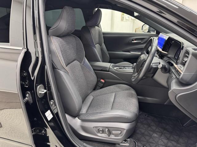 クラウンクロスオーバー Ｇアドバンスド　衝突軽減装置　フルセグテレビ　クルコン　横滑防止装置　ドライブレコーダー　ＬＥＤヘッドライト　記録簿　Ｂカメラ　Ｐシート　ＥＴＣ　オートエアコン　ＡＣ１００Ｖ電源　１オーナー　ＡＵＸ　エアバッグ　ＴＶ（13枚目）