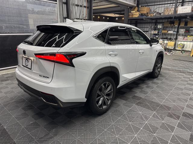 沖縄の強い紫外線をカットするカーフィルム施工取扱店です。お気軽にお問合せください。