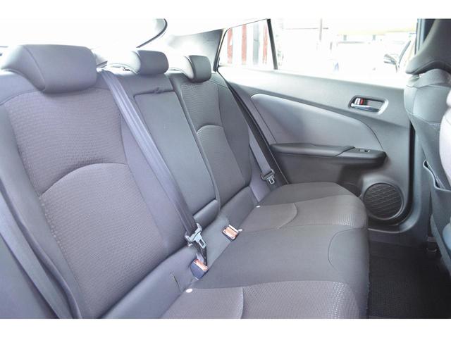 プリウス Ｓ　１年保証付き／新品フルエアロｋｉｔ／新品アルミホイール＆新品タイヤＳＥＴ／社外ナビ／ＤＶＤ再生／地デジ／Ｂｌｕｅｔｏｏｔｈ／バックモニター／ＥＴＣ／レーダークルーズ／レーンキープ（20枚目）