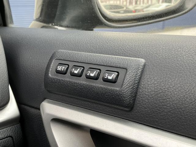 座席位置を記憶させるメモリーシート装備♪