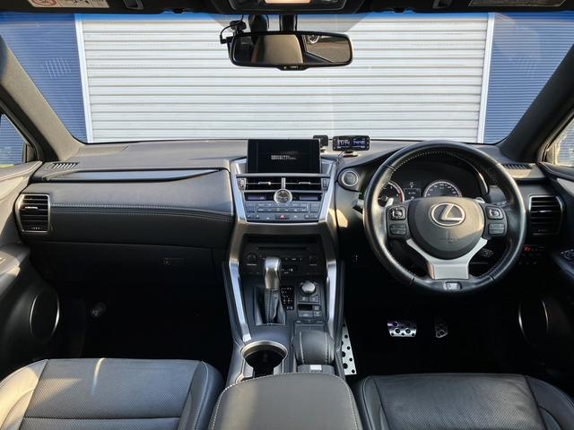 NX NX200t Fスポーツ 黒革 4WD 社外AW LEDヘッドライト 純正ナビ フルセグ Bluetooth ビルトインETC パワーバックドア クルコン BSM ASC Cセンサー スマートキー スロコン ドラレコ(17枚目)