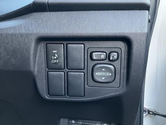 プリウス Ｓ　１年保証／後期／モデリスタエアロ／社外ＡＷ／ブラックレザー調シートカバー／純正ＨＤＤナビ／ＣＤ／ＤＶＤ再生／ワンセグ／ビルトインＥＴＣ／Ｐスタート／スマートキー（25枚目）