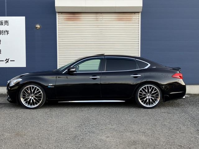 シーマ ハイブリッド　ＶＩＰ　１年保証／黒革／ＳＲ／車高調ｋｉｔ／社外ホイール／新品アルミホイール＆新品タイヤ／柿本マフラー／純正ナビ／ＣＤ／ＤＶＤ再生／地デジ／Ｂｌｕｅｔｏｏｔｈ／バックモニター／ＥＴＣ／レーダークルーズ（6枚目）