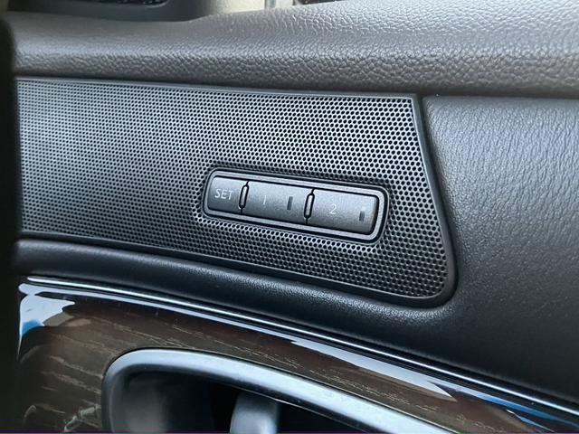 シーマ ハイブリッド　ＶＩＰ　１年保証／黒革／ＳＲ／車高調ｋｉｔ／社外ホイール／新品アルミホイール＆新品タイヤ／柿本マフラー／純正ナビ／ＣＤ／ＤＶＤ再生／地デジ／Ｂｌｕｅｔｏｏｔｈ／バックモニター／ＥＴＣ／レーダークルーズ（26枚目）