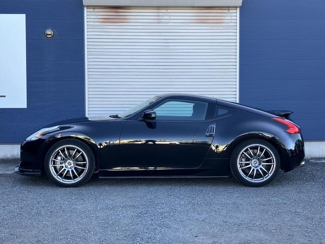 国家資格１級整備士が常駐しております。車両入庫時、ご契約頂いた後に各営業マンと１級整備士で打合せを行い、整備を実施致します。