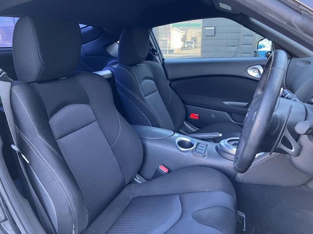 運転席廻りも汚れやシミ等は無くとても綺麗な状態でです！ご納車の前にも再度クリーニング致します！