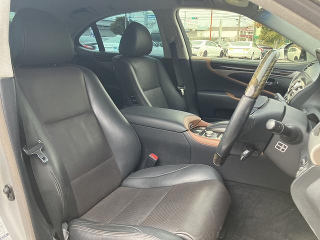ＬＳ ＬＳ６００ｈ　バージョンＣ　Ｉパッケージ　１年保証／黒革／純正ＬＥＤヘッドライト／ＢＳＭ／ステアヒーター／レーダークルーズ／純正ＨＤＤナビ／ＣＤ／ＤＶＤ再生／地デジ／Ｂｌｕｅｔｏｏｔｈ／ビルトインＥＴＣ／バックカメラ／Ｐスタート／Ｃセンサー（19枚目）