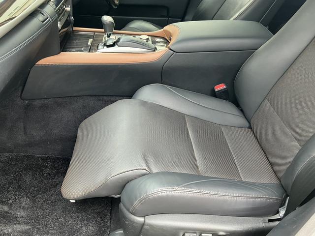 ＬＳ ＬＳ６００ｈ　バージョンＣ　Ｉパッケージ　１年保証／黒革／純正ＬＥＤヘッドライト／ＢＳＭ／ステアヒーター／レーダークルーズ／純正ＨＤＤナビ／ＣＤ／ＤＶＤ再生／地デジ／Ｂｌｕｅｔｏｏｔｈ／ビルトインＥＴＣ／バックカメラ／Ｐスタート／Ｃセンサー（21枚目）