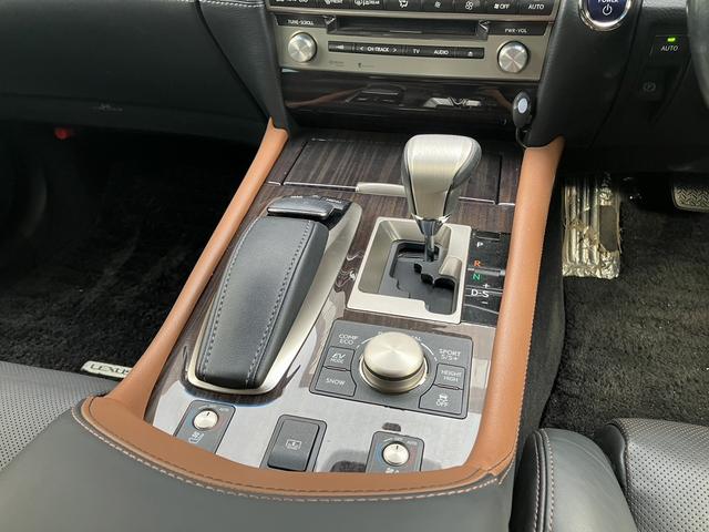 ＬＳ ＬＳ６００ｈ　バージョンＣ　Ｉパッケージ　１年保証／黒革／純正ＬＥＤヘッドライト／ＢＳＭ／ステアヒーター／レーダークルーズ／純正ＨＤＤナビ／ＣＤ／ＤＶＤ再生／地デジ／Ｂｌｕｅｔｏｏｔｈ／ビルトインＥＴＣ／バックカメラ／Ｐスタート／Ｃセンサー（32枚目）