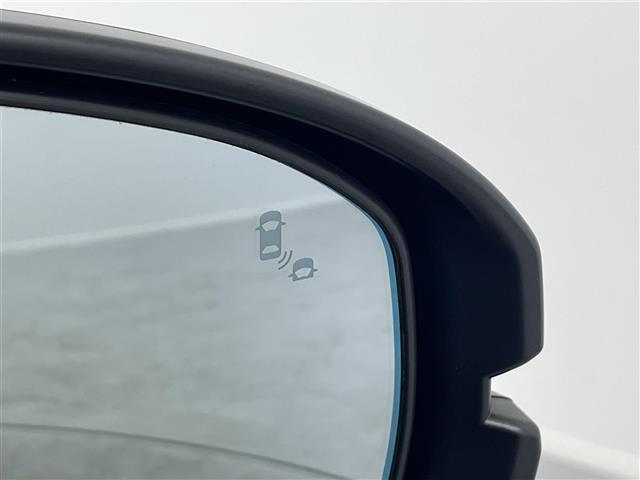 ヴェゼル ｅ：ＨＥＶ　Ｚ　純正９インチナビ　Ｂｌｕｅｔｏｏｔｈ　バックカメラ　レーダークルーズコントロールシートヒーター　ブラインドスポットモニター　ハーフレザーシート　ダウンヒルアシストコントロール　置くだけ充電　ＥＴＣ（4枚目）