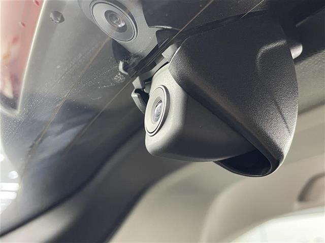 ヴェゼル ｅ：ＨＥＶ　Ｚ　純正９インチナビ　Ｂｌｕｅｔｏｏｔｈ　バックカメラ　レーダークルーズコントロールシートヒーター　ブラインドスポットモニター　ハーフレザーシート　ダウンヒルアシストコントロール　置くだけ充電　ＥＴＣ（6枚目）