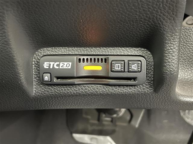 ヴェゼル ｅ：ＨＥＶ　Ｚ　純正９インチナビ　Ｂｌｕｅｔｏｏｔｈ　バックカメラ　レーダークルーズコントロールシートヒーター　ブラインドスポットモニター　ハーフレザーシート　ダウンヒルアシストコントロール　置くだけ充電　ＥＴＣ（7枚目）