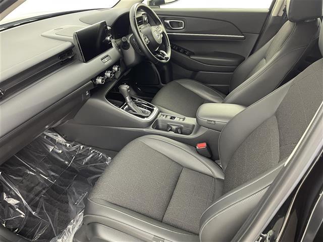 ヴェゼル ｅ：ＨＥＶ　Ｚ　純正９インチナビ　Ｂｌｕｅｔｏｏｔｈ　バックカメラ　レーダークルーズコントロールシートヒーター　ブラインドスポットモニター　ハーフレザーシート　ダウンヒルアシストコントロール　置くだけ充電　ＥＴＣ（9枚目）