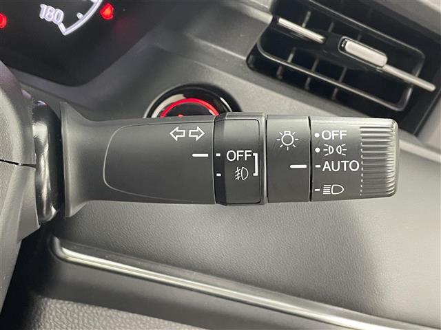 ヴェゼル ｅ：ＨＥＶ　Ｚ　純正９インチナビ　Ｂｌｕｅｔｏｏｔｈ　バックカメラ　レーダークルーズコントロールシートヒーター　ブラインドスポットモニター　ハーフレザーシート　ダウンヒルアシストコントロール　置くだけ充電　ＥＴＣ（15枚目）