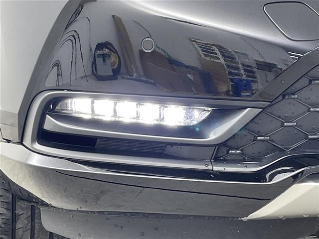 ヴェゼル ｅ：ＨＥＶ　Ｚ　純正９インチナビ　Ｂｌｕｅｔｏｏｔｈ　バックカメラ　レーダークルーズコントロールシートヒーター　ブラインドスポットモニター　ハーフレザーシート　ダウンヒルアシストコントロール　置くだけ充電　ＥＴＣ（41枚目）