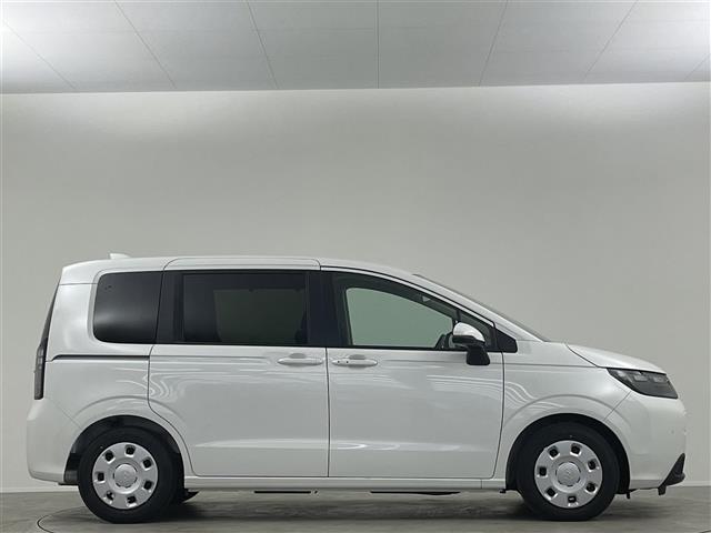 フリード e:HEV AIR Biz 登録済み未使用車 両側パワースライドドア バックカメラ オートハイビーム コーナーセンサー レーダークルーズコントロール レーンキープアシスト 衝突軽減システム スマートキー LEDヘッドライト(43枚目)