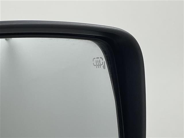 ジムニー ＸＬ　純正ナビ　シートヒーター　バックカメラ　ＥＴＣ　ドライブレコーダー　ミラーヒーター　ダウンヒルアシスト　背面タイヤ　フルセグＴＶ　スマートキー　純正フロアマット　Ｂｌｕｅｔｏｏｔｈ　衝突被害軽減　禁煙（11枚目）