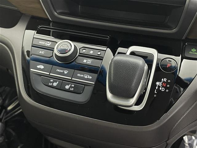 フリードハイブリッド ハイブリッド・Gホンダセンシング 純正ナビ 両側パワースライド シートヒーター バックカメラ ETC ドライブレコーダー フルセグTV スマートキー Bluetooth 純正フロアマット フルフラット ウォークスルー 衝突軽減 禁煙(5枚目)