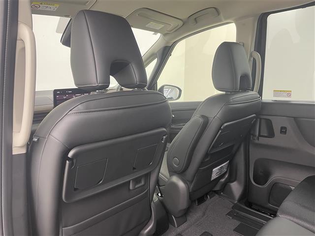 セレナ ｅ－パワー　ハイウェイスターＶ　登録済未使用車　純正１２．３型ナビ　全方位カメラ　ＥＴＣ２．０　両側電動　プロパイロット　ワイヤレス充電　デジタルインナーミラー　ＢＳＭ　衝突被害軽減　オートハイビーム　ＬＥＤヘッドライト　ドラレコ（33枚目）