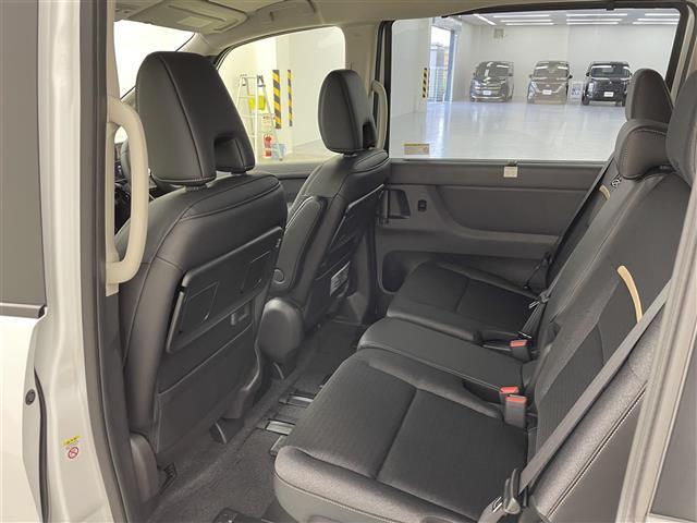 セレナ e-パワー ハイウェイスターV 登録済未使用車 純正12.3型型ナビ 全方位カメラ ETC2.0 プロパイロット BSM デジタルインナーミラー レーダークルーズコントロール レーンキープアシスト コーナーセンサー 衝突被害軽減(29枚目)