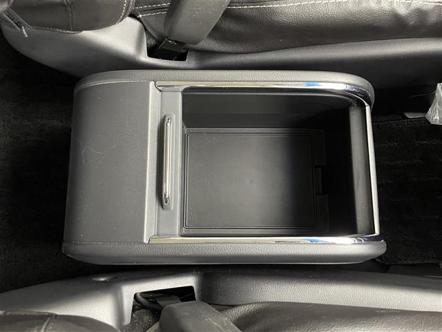 オデッセイ アブソルート・ホンダセンシング　禁煙　純正９型ナビ　Ｂカメラ　９型後席モニター　両側電動　ＥＴＣ　オットマン　Ｂｌｕｅｔｏｏｔｈ　ＴＶ　前後ドライブレコーダー　レーダークルーズコントロール　レーンキープアシスト　衝突軽減システム（40枚目）